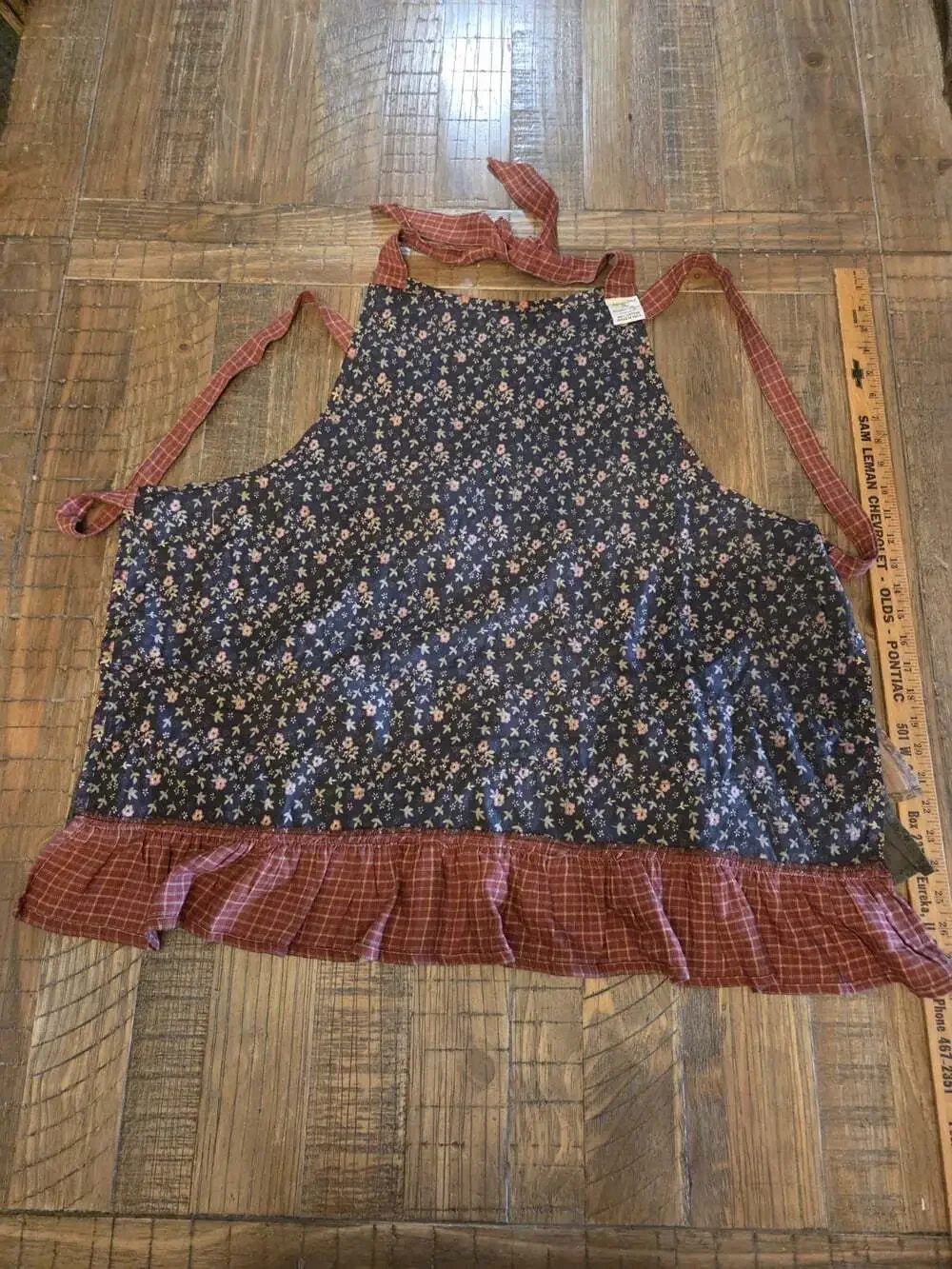 Nancy's Nook apron by Victorian Heart Company